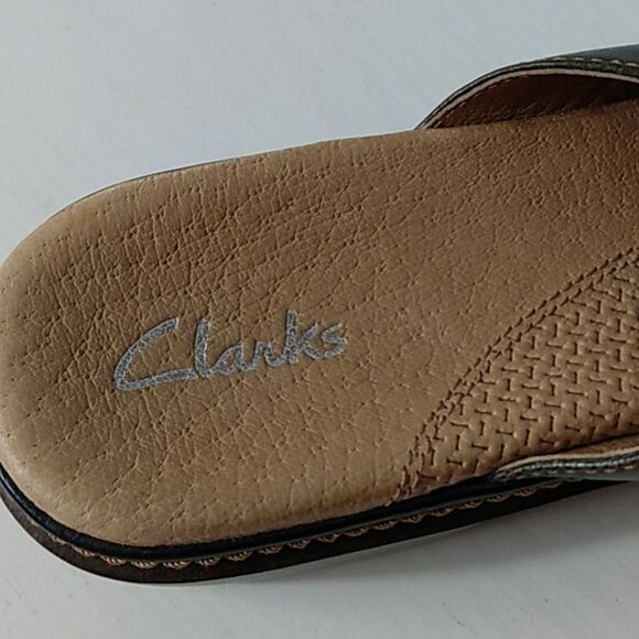 Clarks slides olive‎ green leather upper w/Brown soles - Picture 5 of 11